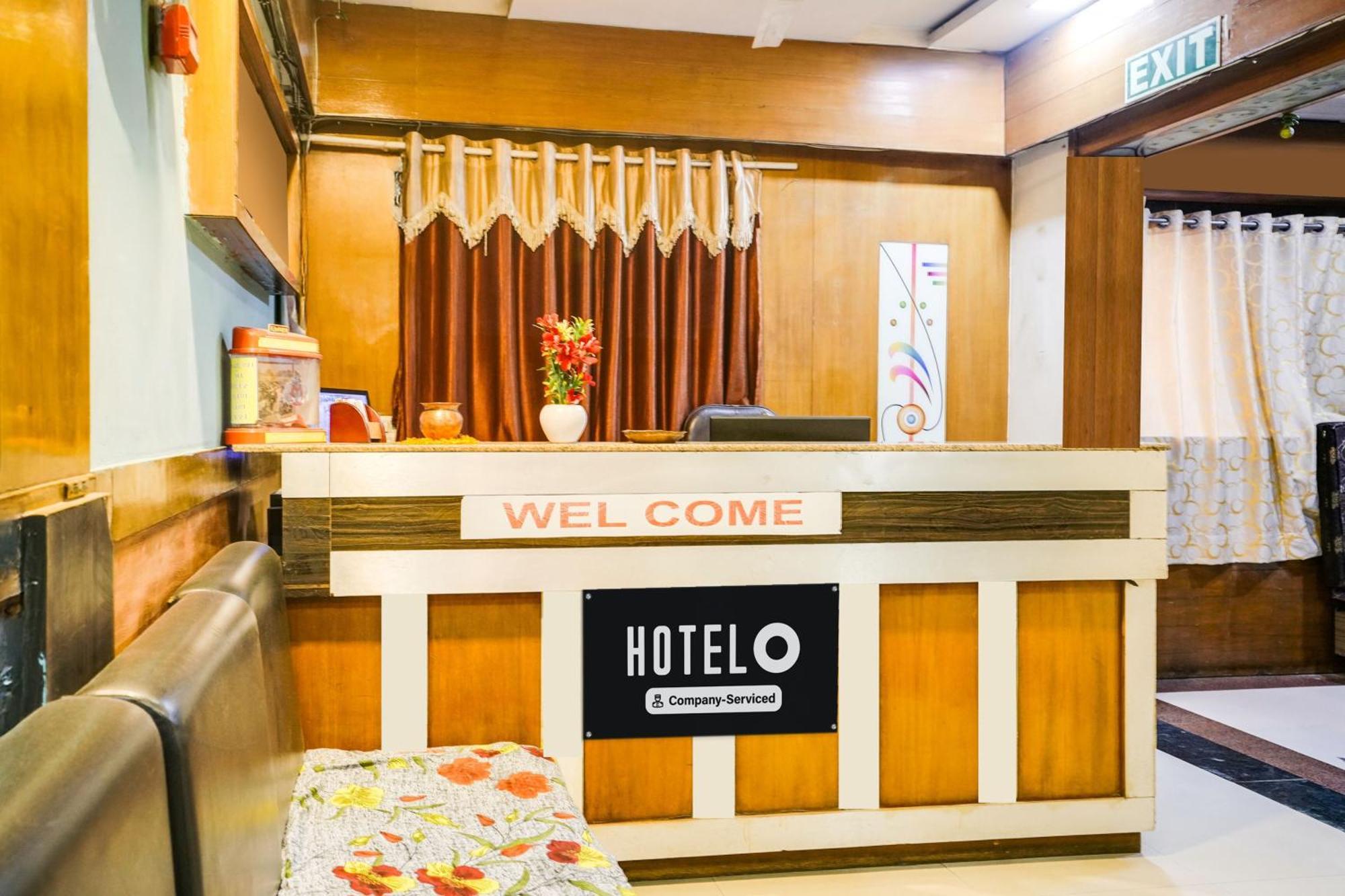 Hotel O Vanya Palace Ахмедабад Екстериор снимка