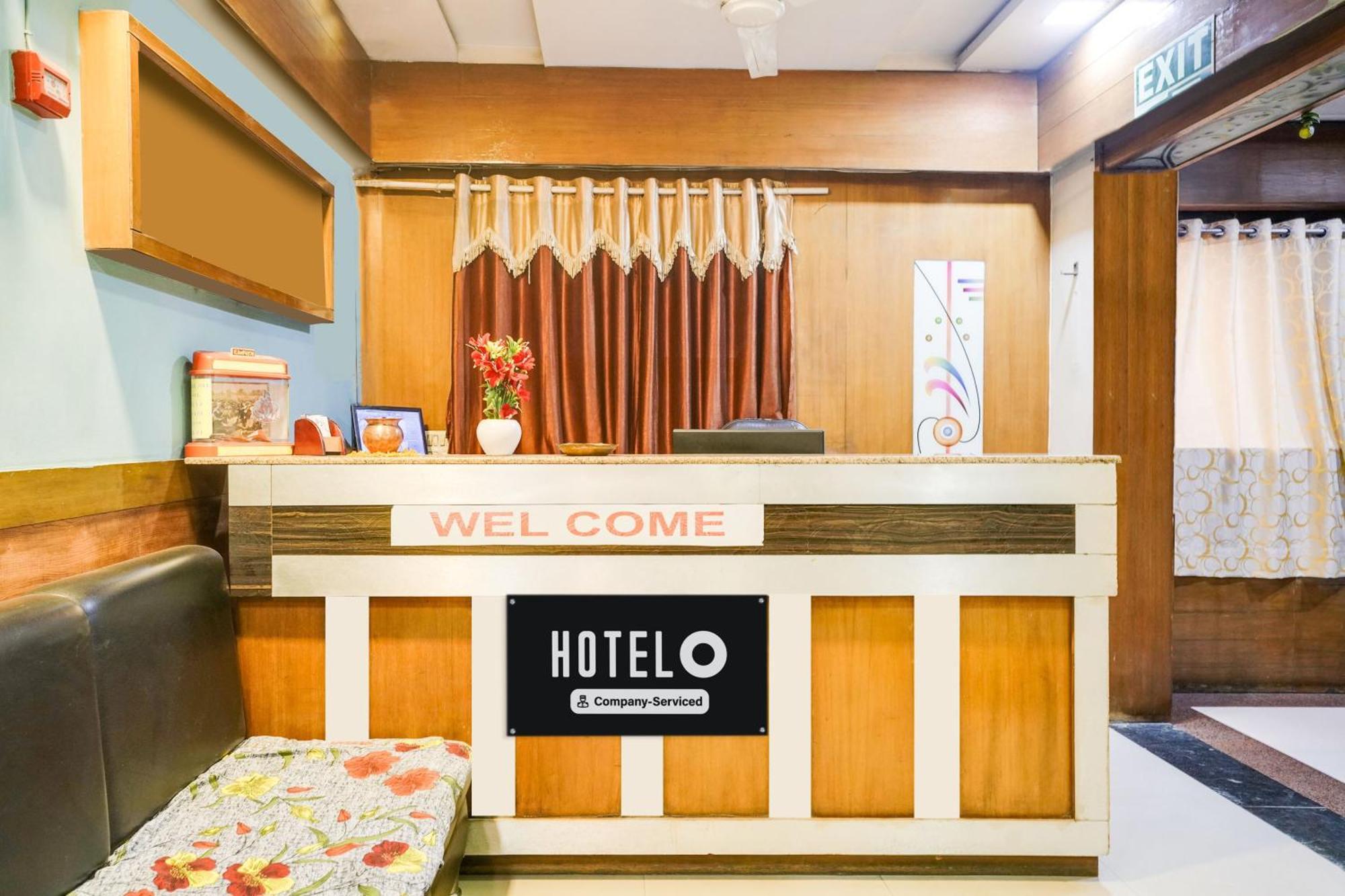 Hotel O Vanya Palace Ахмедабад Екстериор снимка